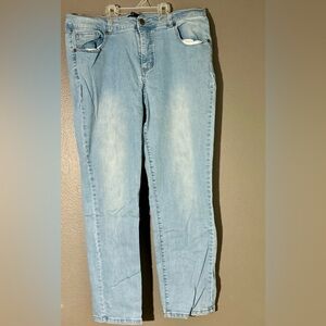 Isaac Mizrahi Live! Light Wash Straight Leg Jeans Women’s Size 16 Stretch